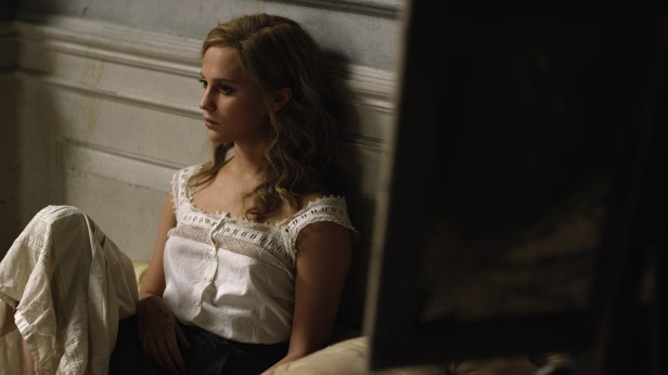 This struggesling artist has really painted herself into a corner.